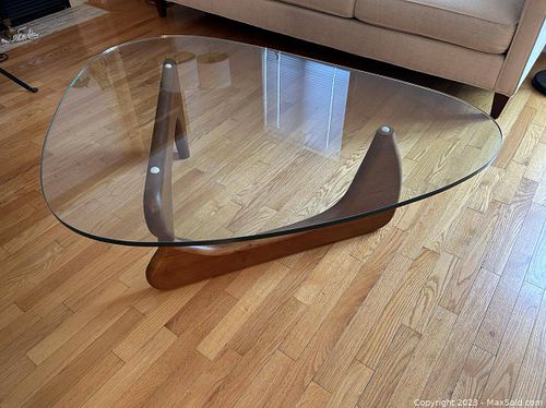 Noguchi Coffee Table  (1 of 12)