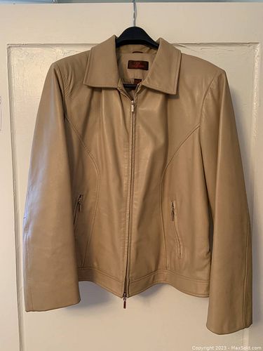Lot #995 (1 of 9)