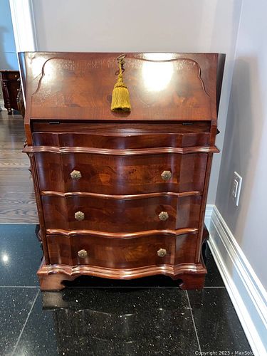Lot #526 (1 of 15)