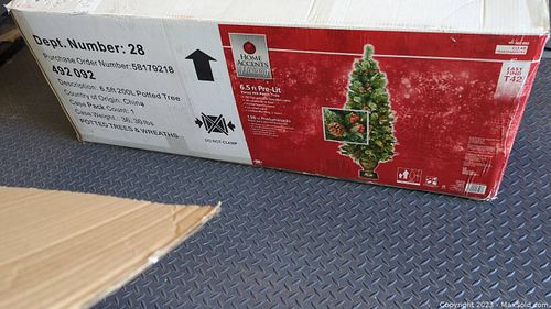 Lot #440 (1 of 8)