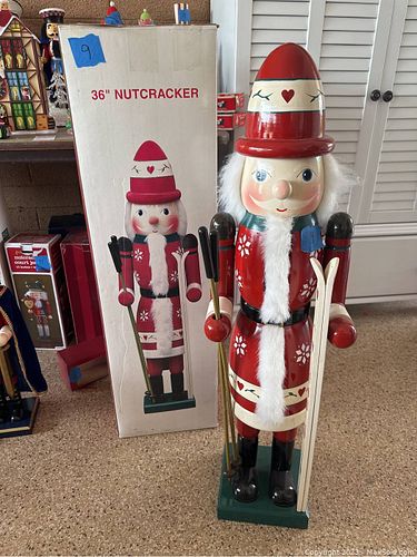 Lot #569 (1 of 9)