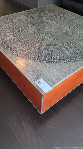 Lot #305 (1 of 8)