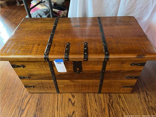 Lot #186 (1 of 13)