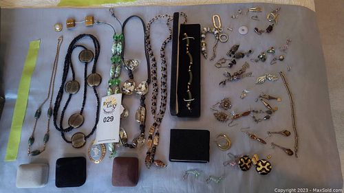 Lot #29 (1 of 13)