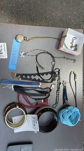 Lot #729 (1 of 11)