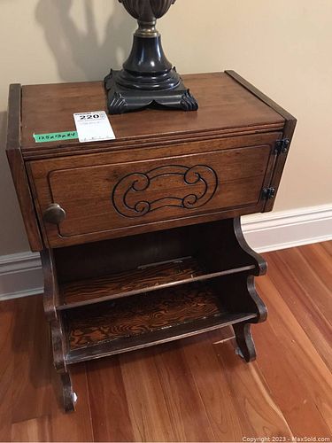 Lot #220 (1 of 10)