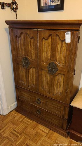 Lot #933 (1 of 12)