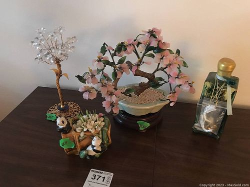 Lot #371 (1 of 18)