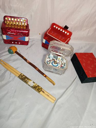 Lot #82 (1 of 9)