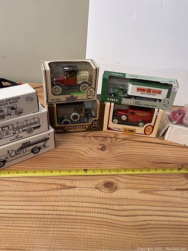 Lot #32 (1 of 13)