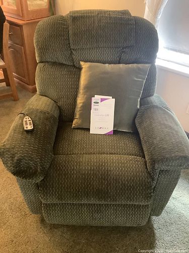 Lazboy Luxury Lift Power Recliner C (1 of 14)