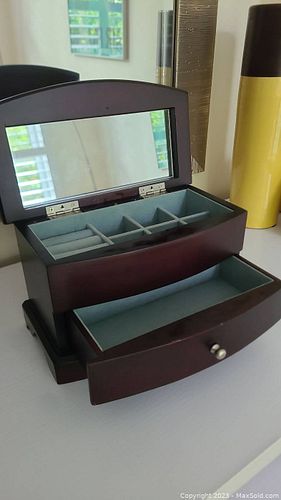 Lot #27 (1 of 5)