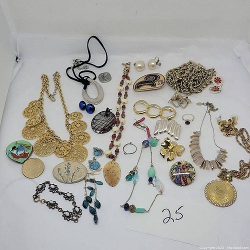 Lot #25 (1 of 15)