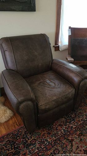 Recliner C (1 of 7)