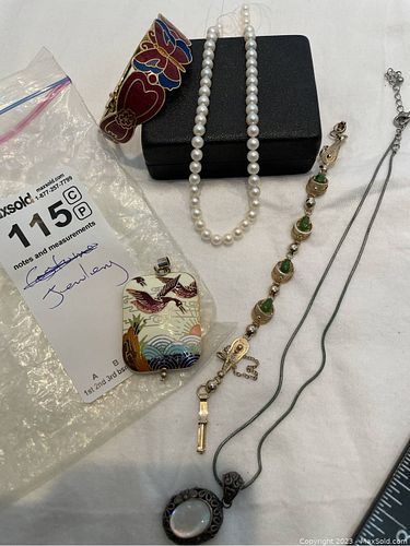 Lot #115 (1 of 17)
