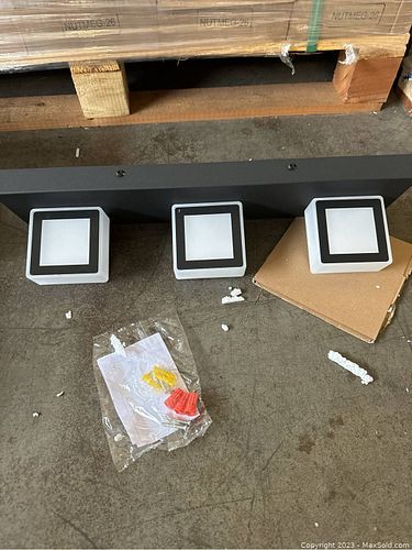 Lot #73 (1 of 4)