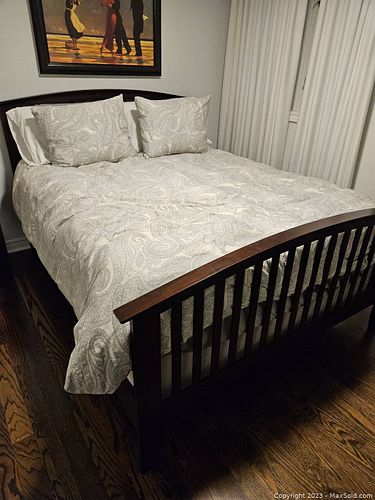 Dark Brown Finish Bed set (1 of 4)