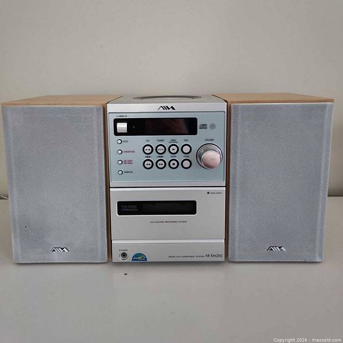 Aiwa Stereo System (1 of 5)