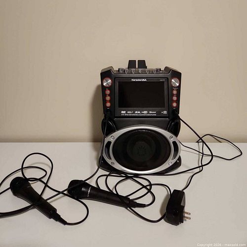 Karaoke USA Portable Karaoke Machine Bluetooth/DVD (1 of 7)