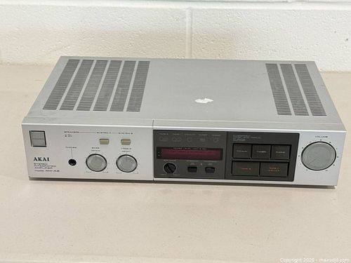 Akai Integrated Amplifier (1 of 7)