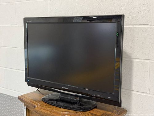 Sharp 32" LCD TV (1 of 4)