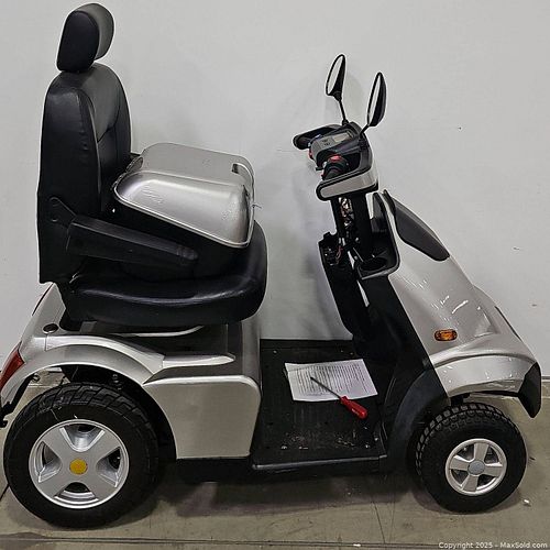 Scooter  (1 of 7)