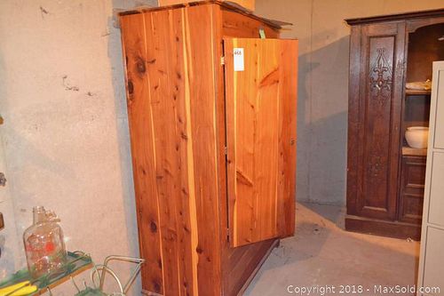 Lot #0468 (1 of 8)