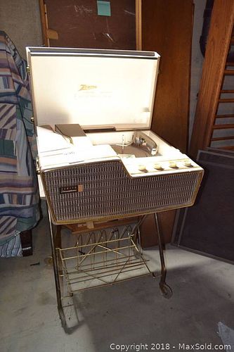 Lot #0496 (1 of 12)