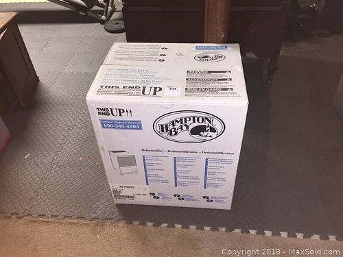 Lot #0104 (1 of 4)