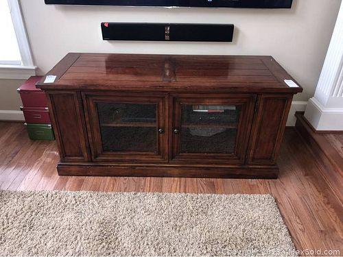 Lot #0520 (1 of 8)