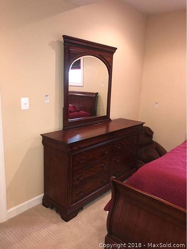 Lot #0585 (1 of 6)