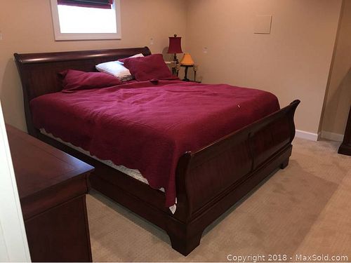 Lot #0587 (1 of 7)