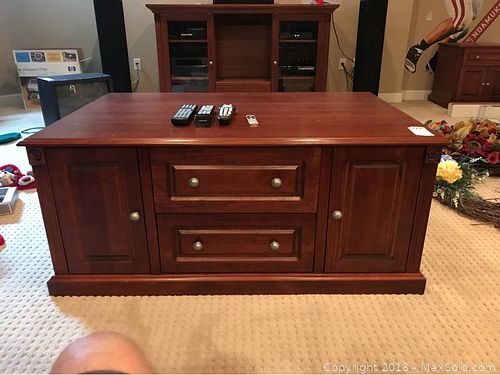Lot #0609 (1 of 8)