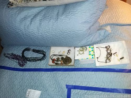 Lot #0948 (1 of 10)
