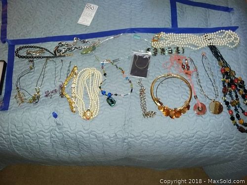 Lot #0950 (1 of 18)