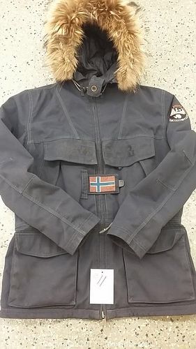 Lot #0011 (1 of 6)