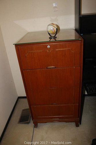 Lot #0102 (1 of 10)