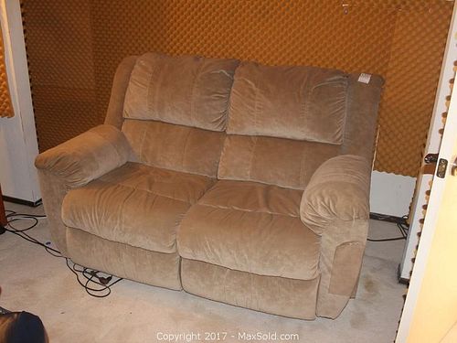 Lot #0110 (1 of 13)