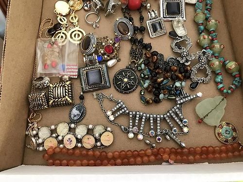 Lot #0190 (1 of 7)