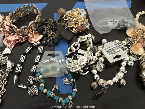 Lot #0200 (1 of 6)