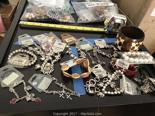 Lot #0210 (1 of 15)