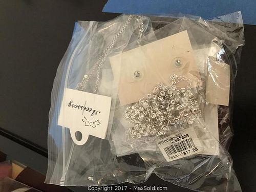 Lot #0241 (1 of 8)