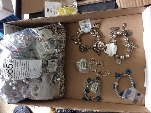 Lot #0365 (1 of 6)