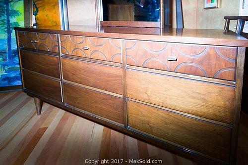 Lot #0008 (1 of 4)