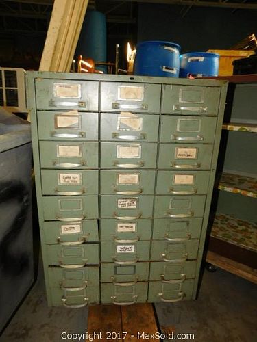 Lot #0610 (1 of 11)