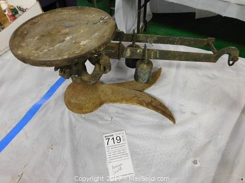 Lot #0719 (1 of 12)