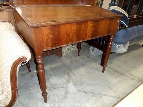 Lot #0677 (1 of 11)