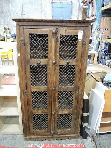 Lot #0700 (1 of 9)