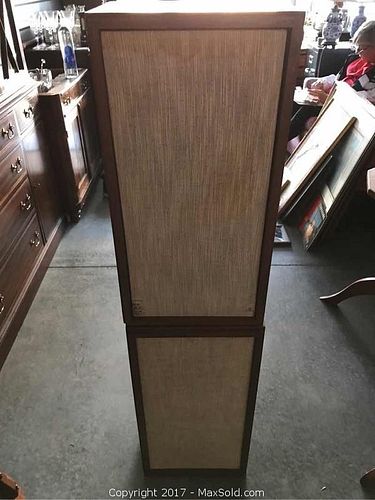 Lot #0037 (1 of 9)