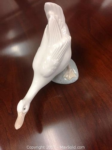 Lot #0032 (1 of 4)